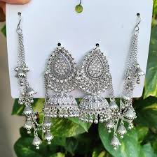 Jhumkas with Maang Tikka