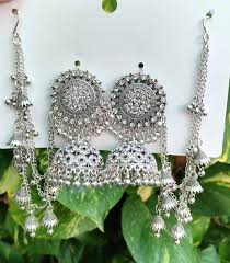 Jhumkas with Maang Tikka